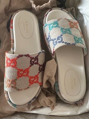 Gucci Multicolor Embroidered GG Canvas Slide Sandals - Cream Base